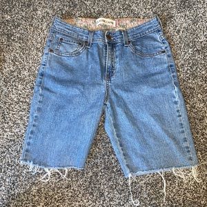Levis Distressed Cutoff Shorts Midi